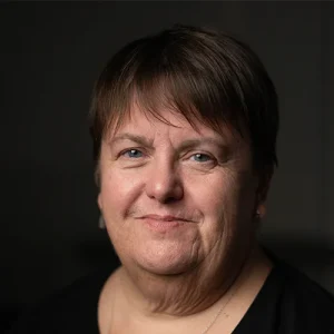 A photo of Ali Warren.